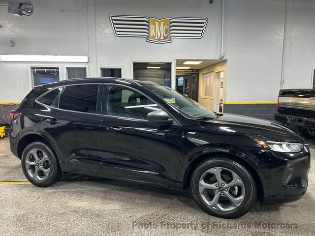 2023 Ford Escape ST-Line AWD (C15739)