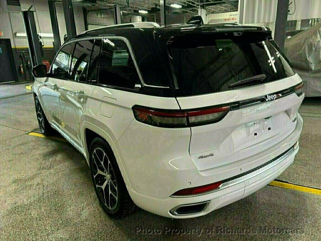 2022 Jeep Grand Cherokee Summit Reserve 4x4 (C15221)
