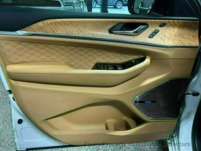 2022 Jeep Grand Cherokee Summit Reserve 4x4 (C15221)