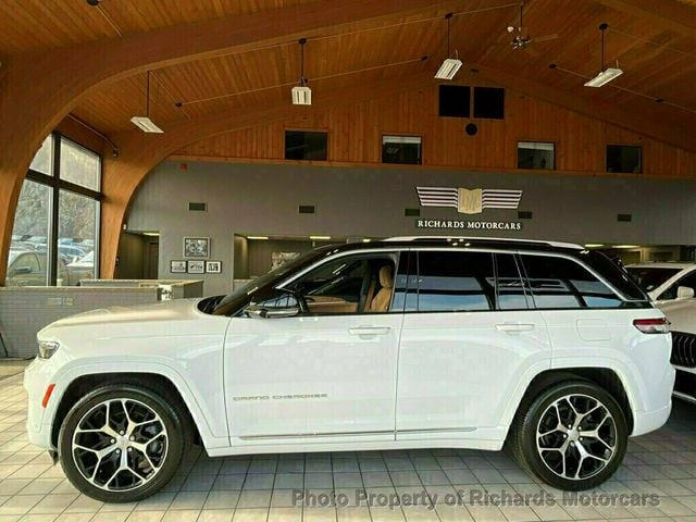 2022 Jeep Grand Cherokee Summit Reserve 4x4 (C15221)