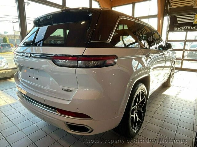 2022 Jeep Grand Cherokee Summit Reserve 4x4 (C15221)
