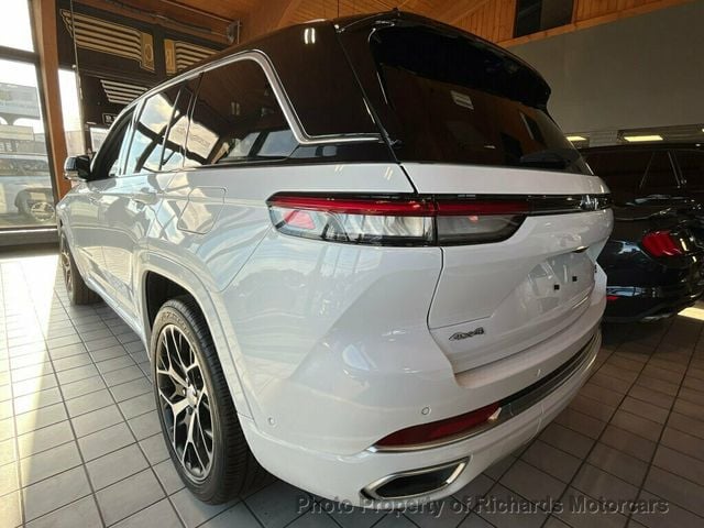 2022 Jeep Grand Cherokee Summit Reserve 4x4 (C15221)