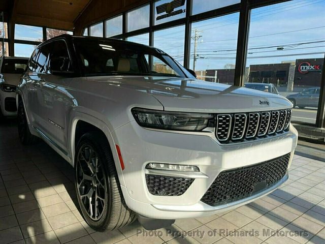2022 Jeep Grand Cherokee Summit Reserve 4x4 (C15221)