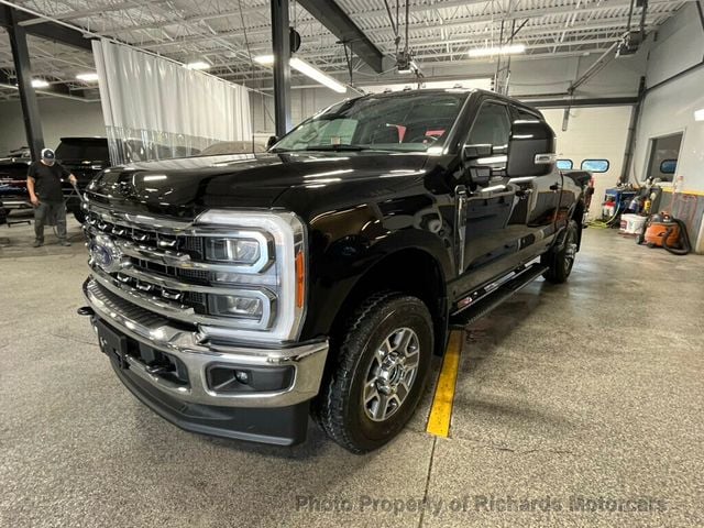 2023 Ford Super Duty F-350 SRW LARIAT 4WD Crew Cab 6.75' Box (C15240)
