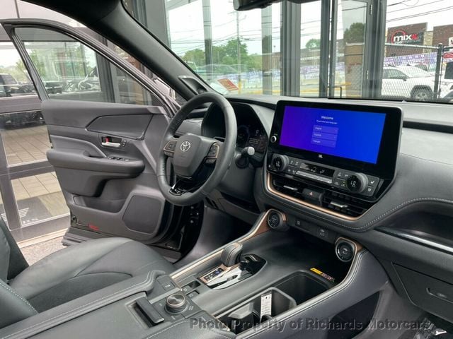 2024 Toyota Grand Highlander Platinum AWD (C15260)