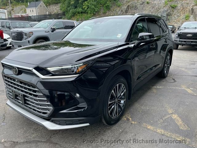 2024 Toyota Grand Highlander Platinum AWD (C15260)