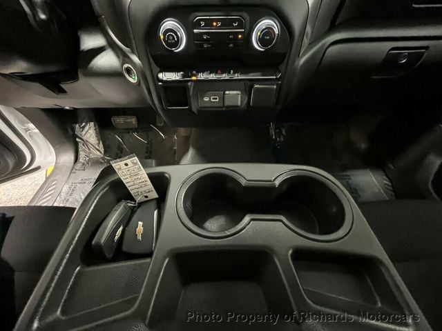 2022 Chevrolet Silverado 1500 4WD Crew Cab 147" Custom (C15478)