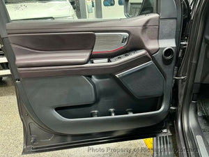 2025 Ford Expedition Platinum 4x4 (C15594)