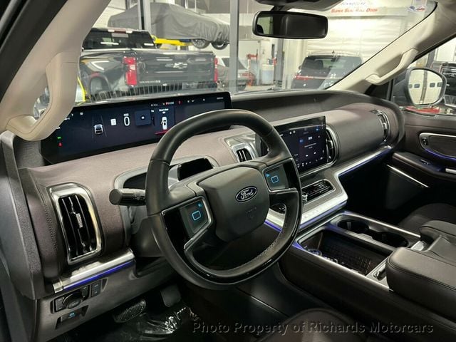 2025 Ford Expedition Platinum 4x4 (C15594)