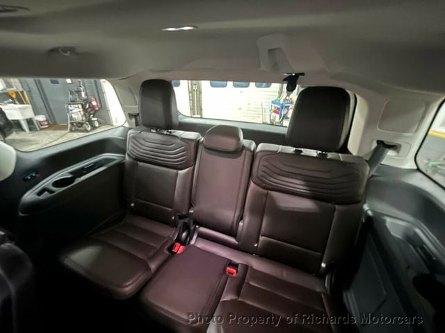 2025 Ford Expedition Platinum 4x4 (C15594)