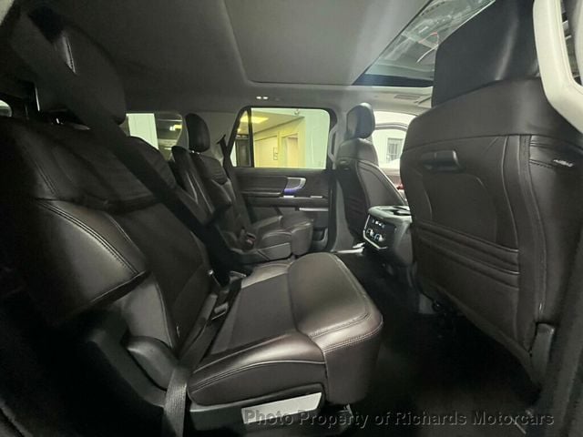 2025 Ford Expedition Platinum 4x4 (C15594)