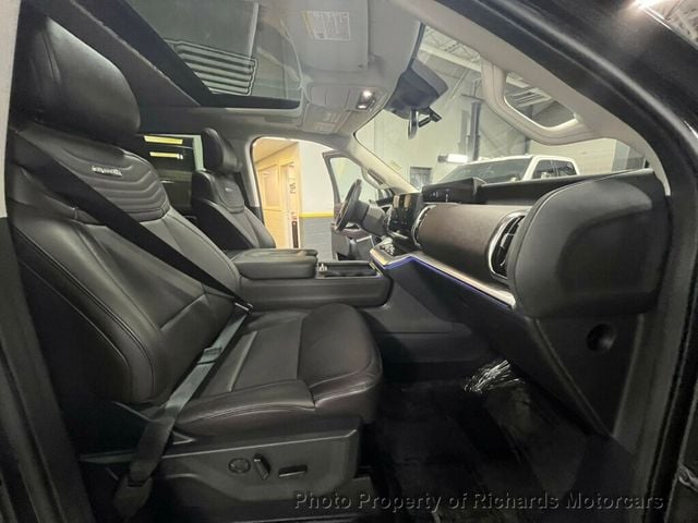 2025 Ford Expedition Platinum 4x4 (C15594)
