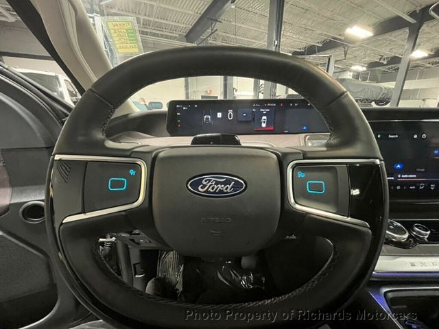 2025 Ford Expedition Platinum 4x4 (C15594)