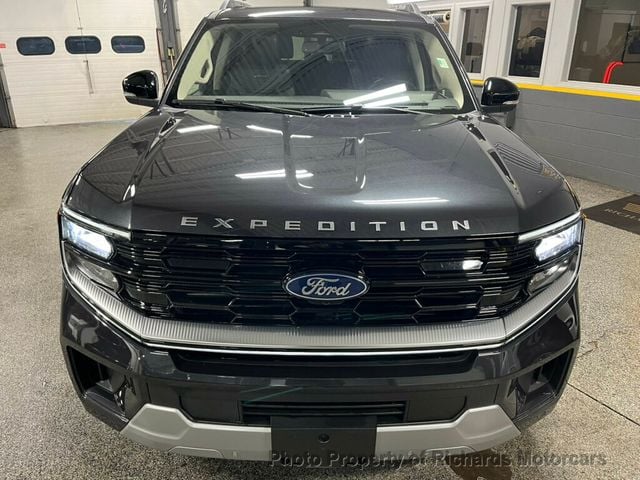 2025 Ford Expedition Platinum 4x4 (C15594)