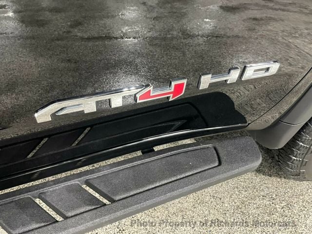 2025 GMC Sierra 2500HD 4WD Crew Cab 159" AT4 (C15640)