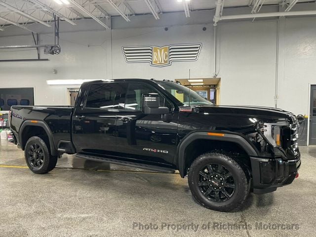 2025 GMC Sierra 2500HD 4WD Crew Cab 159" AT4 (C15640)