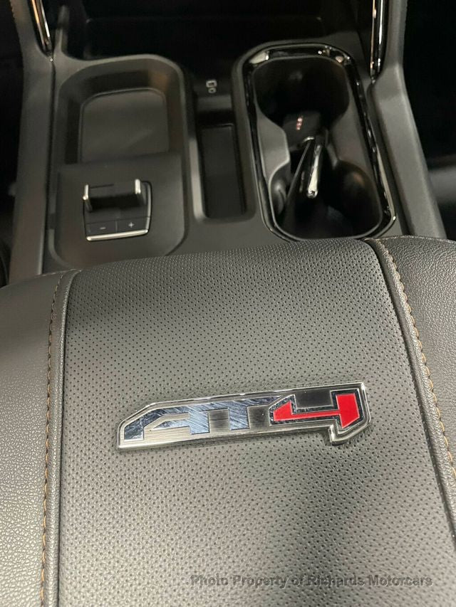 2025 GMC Sierra 2500HD 4WD Crew Cab 159" AT4 (C15640)