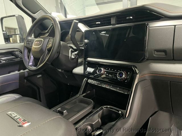 2025 GMC Sierra 2500HD 4WD Crew Cab 159" AT4 (C15640)