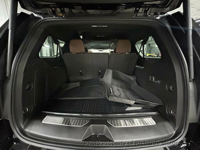 2025 Chevrolet Suburban 4WD 4dr High Country (C15552)