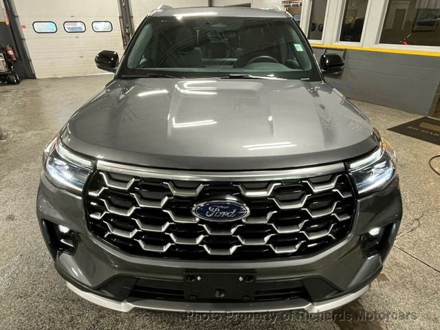 2025 Ford Explorer Platinum 4WD (C15658)