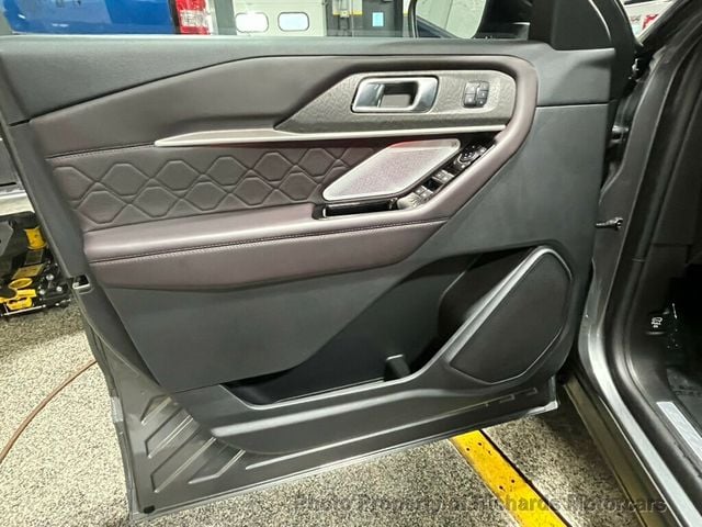 2025 Ford Explorer Platinum 4WD (C15658)