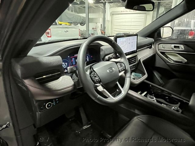 2025 Ford Explorer Platinum 4WD (C15658)
