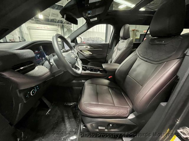 2025 Ford Explorer Platinum 4WD (C15658)