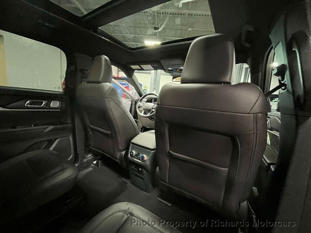 2025 Ford Explorer Platinum 4WD (C15658)