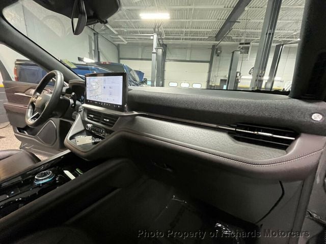 2025 Ford Explorer Platinum 4WD (C15658)