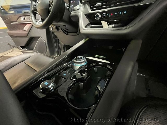 2025 Ford Explorer Platinum 4WD (C15658)