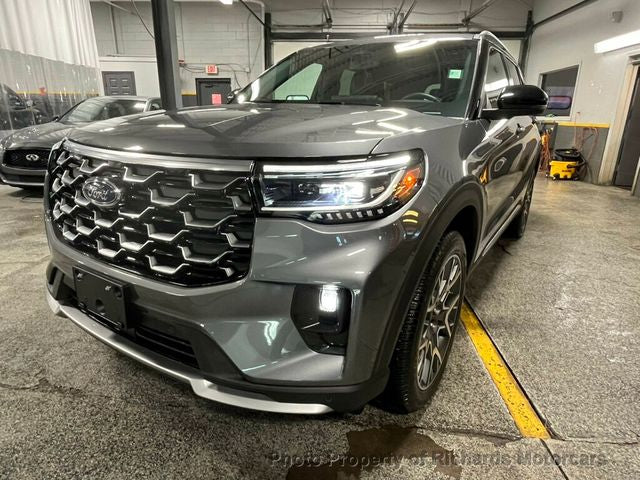 2025 Ford Explorer Platinum 4WD (C15658)