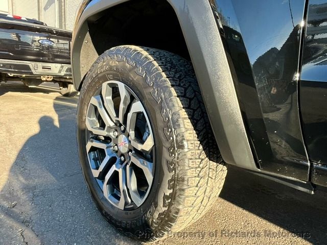 2023 GMC Canyon 4WD Crew Cab AT4 (C15750)
