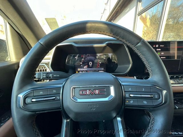 2023 GMC Canyon 4WD Crew Cab AT4 (C15750)