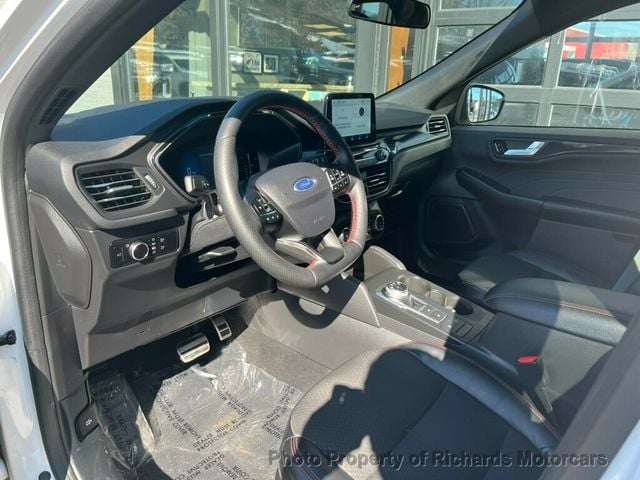 2024 Ford Escape ST-Line AWD (C15768)
