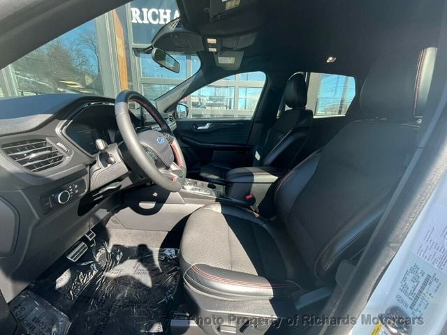 2024 Ford Escape ST-Line AWD (C15768)