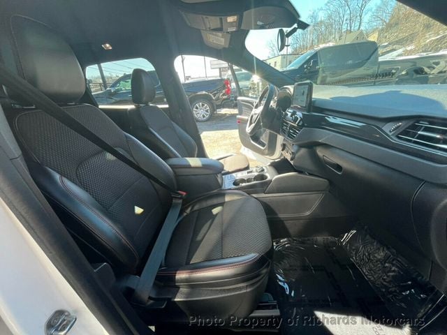 2024 Ford Escape ST-Line AWD (C15768)