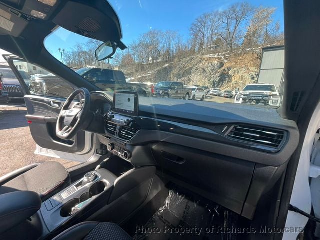 2024 Ford Escape ST-Line AWD (C15768)