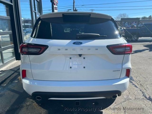 2024 Ford Escape ST-Line AWD (C15768)