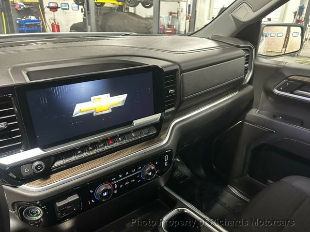 2022 Chevrolet Silverado 1500 4WD Crew Cab 157" RST (C15759)