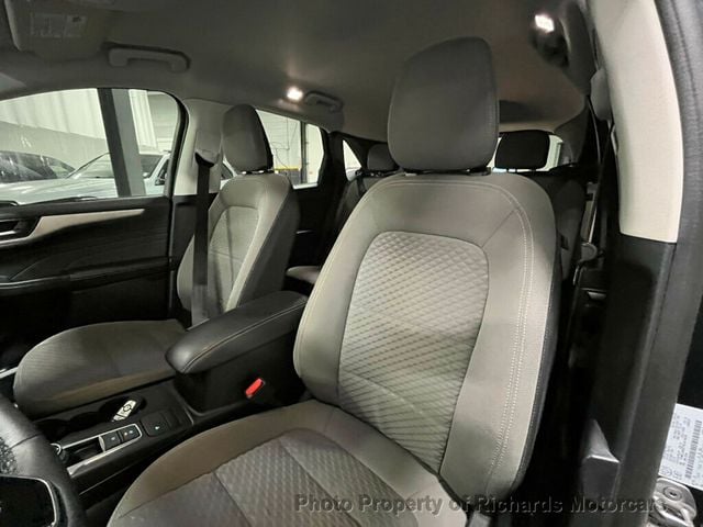 2022 Ford Escape SE Hybrid AWD (C15752)