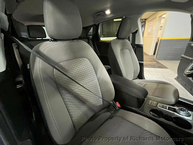 2022 Ford Escape SE Hybrid AWD (C15752)