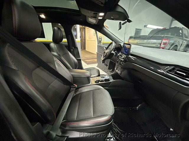 2023 Ford Escape ST-Line AWD (C15739)