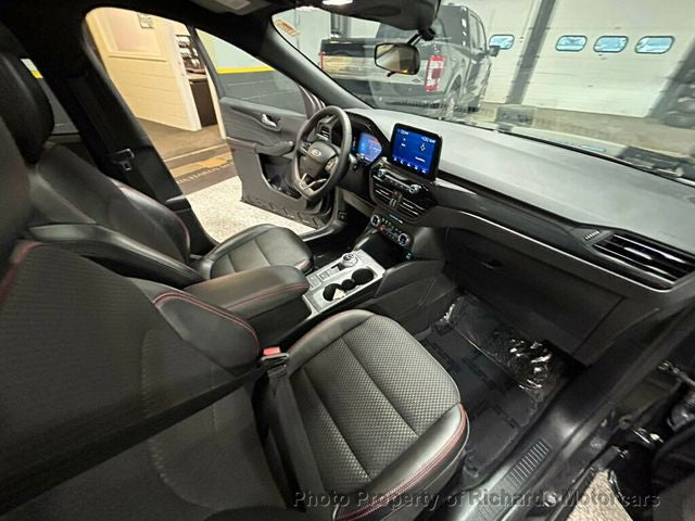 2023 Ford Escape ST-Line AWD (C15739)