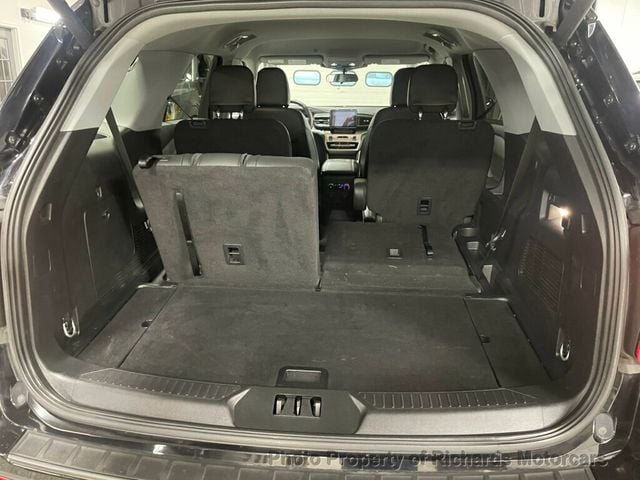 2024 Ford Explorer XLT 4WD (C15721)