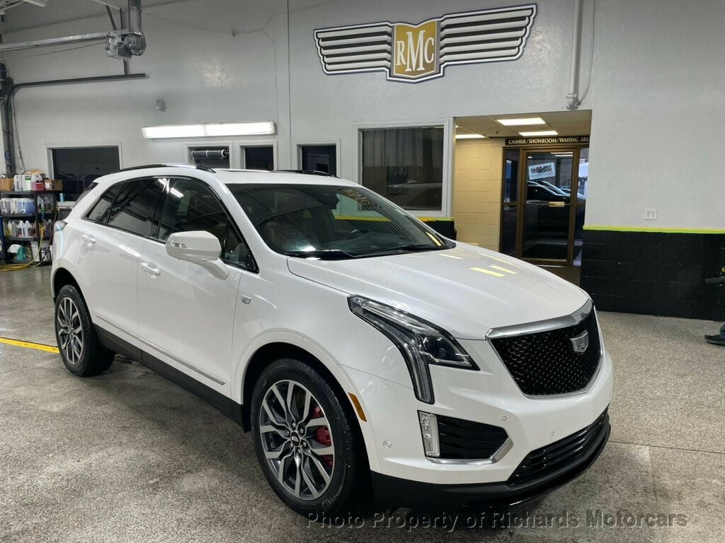 2023 Cadillac XT5 AWD 4dr Sport (C15735)