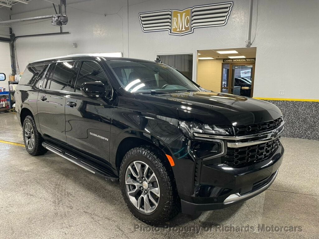 2023 Chevrolet Suburban 4WD 4dr LS (C15843)