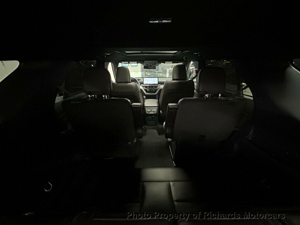 2025 Ford Explorer Platinum 4WD (C15786) - Image 22