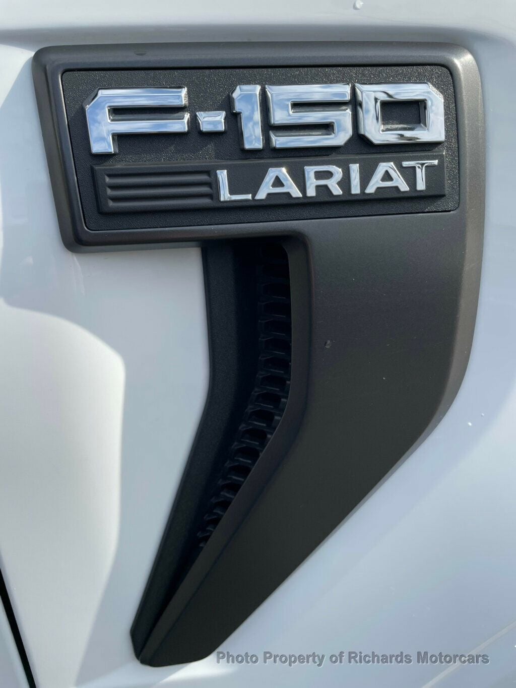 2022 Ford F-150 LARIAT 4WD SuperCrew 5.5' Box (C15705A) - Image 9