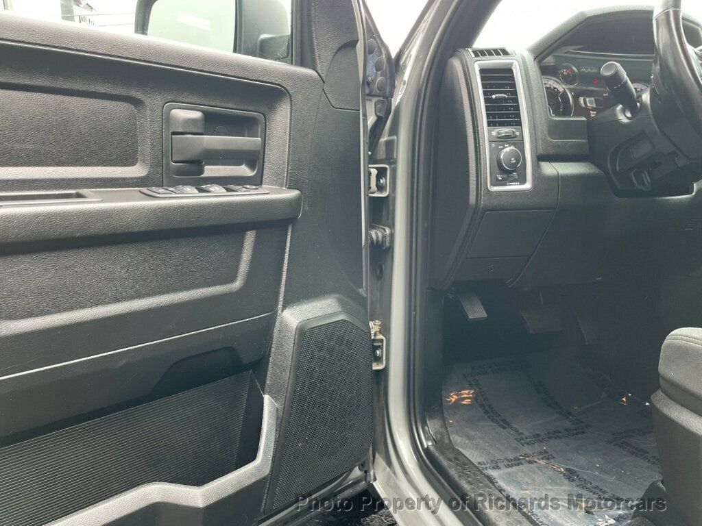 2022 Ram 1500 Classic Express 4x4 Crew Cab 5'7" Box (C15889) - Image 11