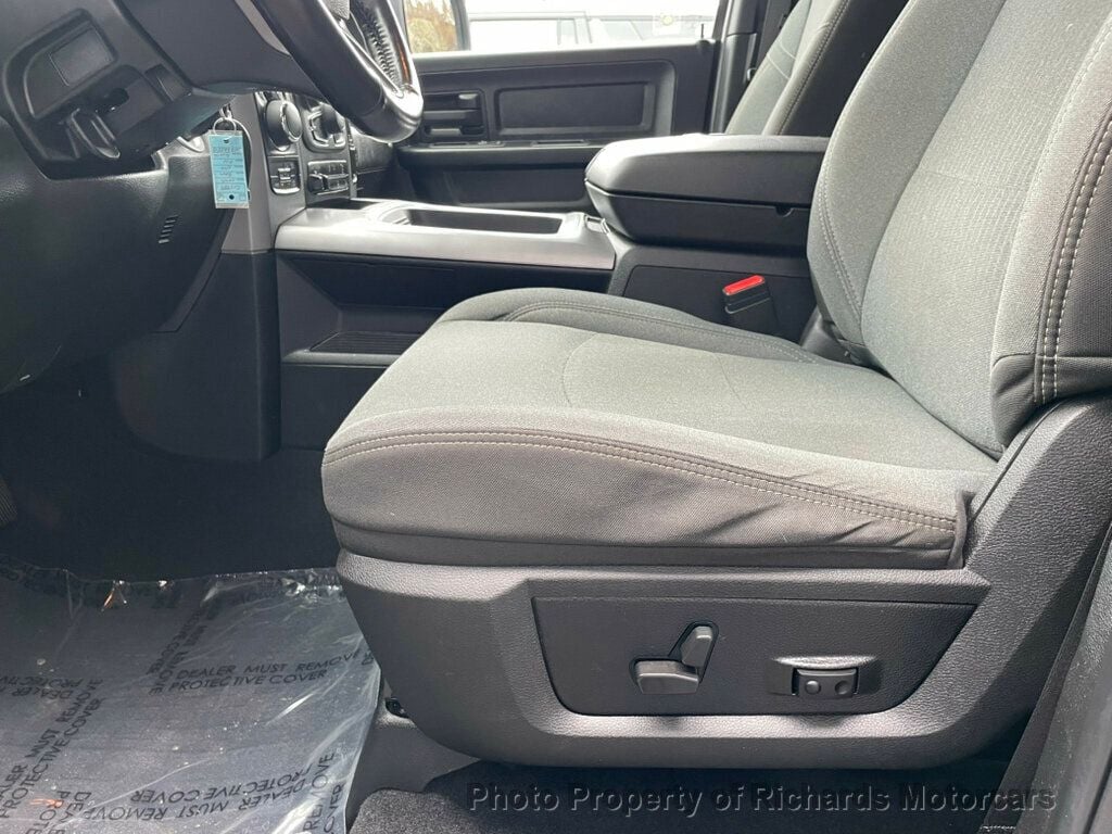 2022 Ram 1500 Classic Express 4x4 Crew Cab 5'7" Box (C15889) - Image 12